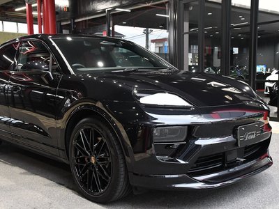 PORSCHE MACAN - 8