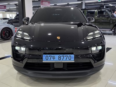 PORSCHE MACAN - 4