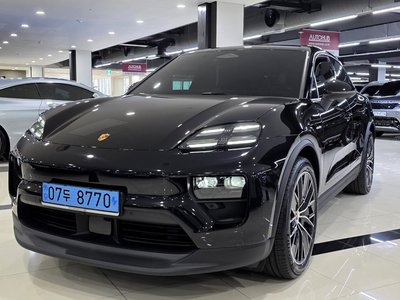 PORSCHE MACAN - 1