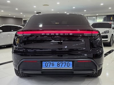 PORSCHE MACAN - 7