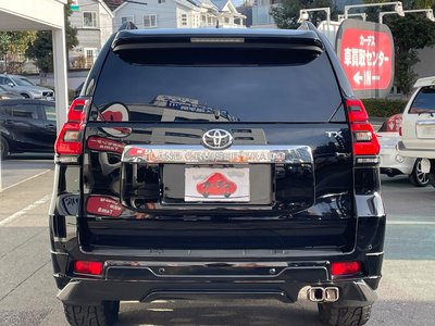 TOYOTA LAND CRUISER PRADO - 8