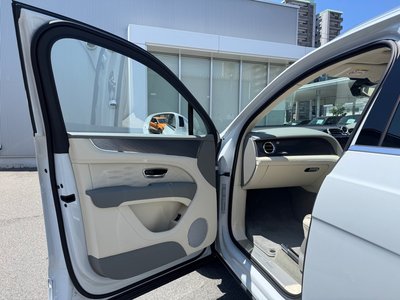 2025 Bentley BENTAYGA — миниатюра 31