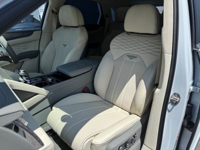 2025 Bentley BENTAYGA — миниатюра 32