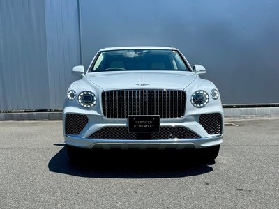 2025 Bentley BENTAYGA photo 2