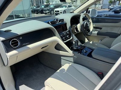 2025 Bentley BENTAYGA — миниатюра 34