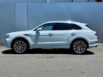 2025 Bentley BENTAYGA photo 3