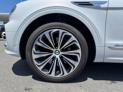 2025 Bentley BENTAYGA photo 10