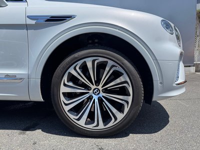 2025 Bentley BENTAYGA — миниатюра 12