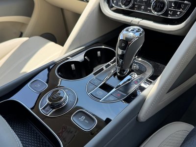 2025 Bentley BENTAYGA — миниатюра 17
