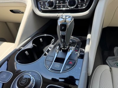 2025 Bentley BENTAYGA — миниатюра 18