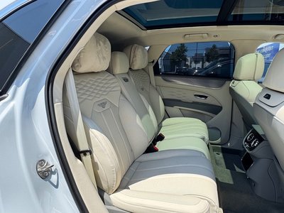 2025 Bentley BENTAYGA — миниатюра 30