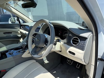 2025 Bentley BENTAYGA — миниатюра 13