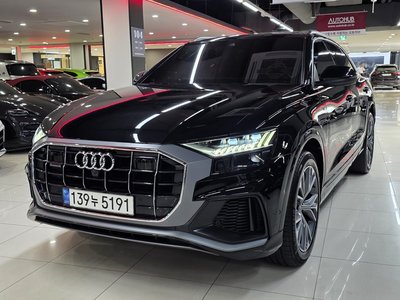 AUDI Q8 - 1