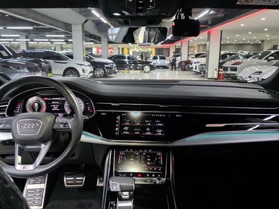 AUDI Q8 - 9