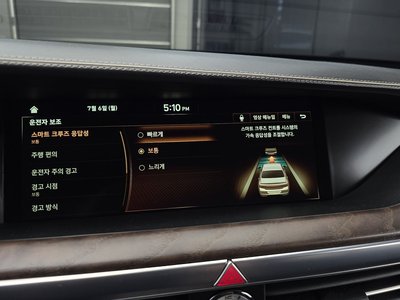 2021 Genesis G90 thumbnail 22
