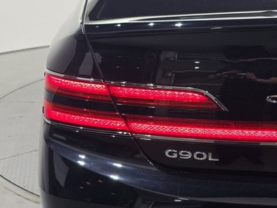 2021 Genesis G90 photo 10