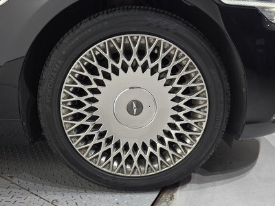 2021 Genesis G90 photo 8