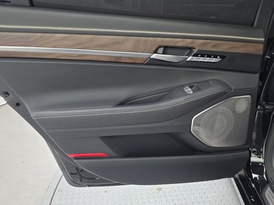 2021 Genesis G90 thumbnail 15