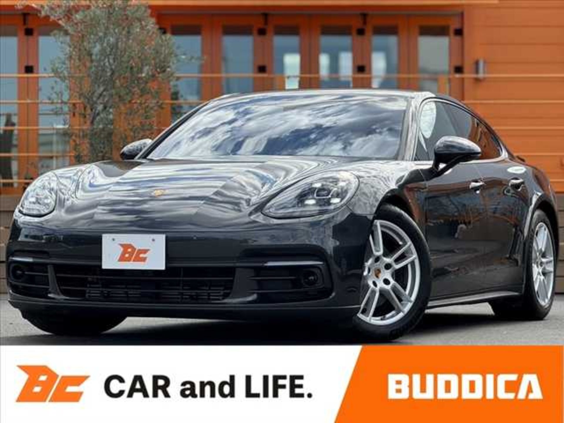 PORSCHE PANAMERA - View 1