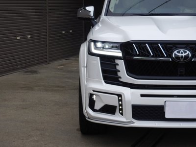 TOYOTA LAND CRUISER 300 - 4