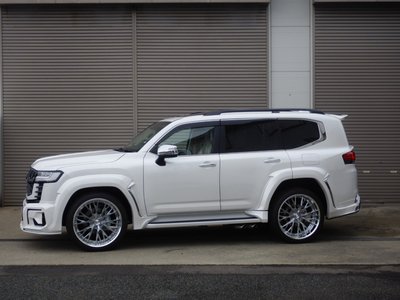 TOYOTA LAND CRUISER 300 - 8