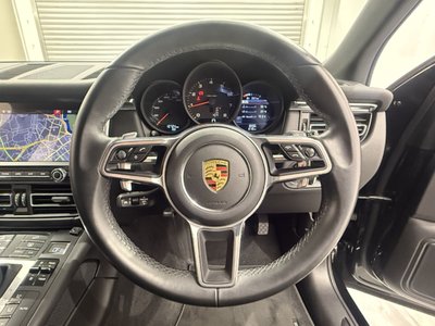 PORSCHE MACAN - 10