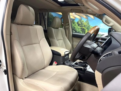 TOYOTA LAND CRUISER PRADO - 8