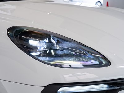 PORSCHE MACAN - 10
