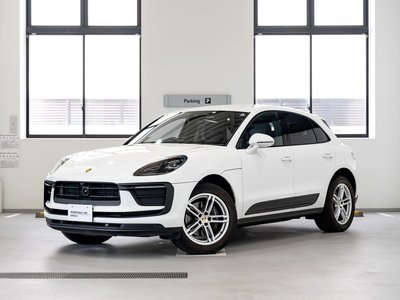 PORSCHE MACAN - 1