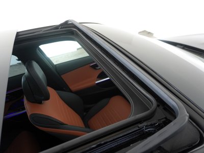 2024 Mercedes-BENZ C-CLASS AMG thumbnail 38