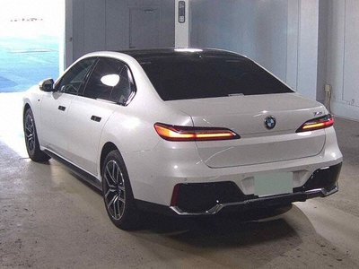 2025 BMW 7 SERIES photo 2
