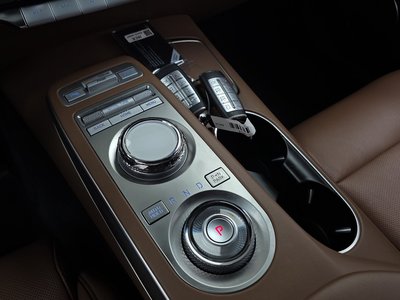 2022 Genesis GV70 photo 9