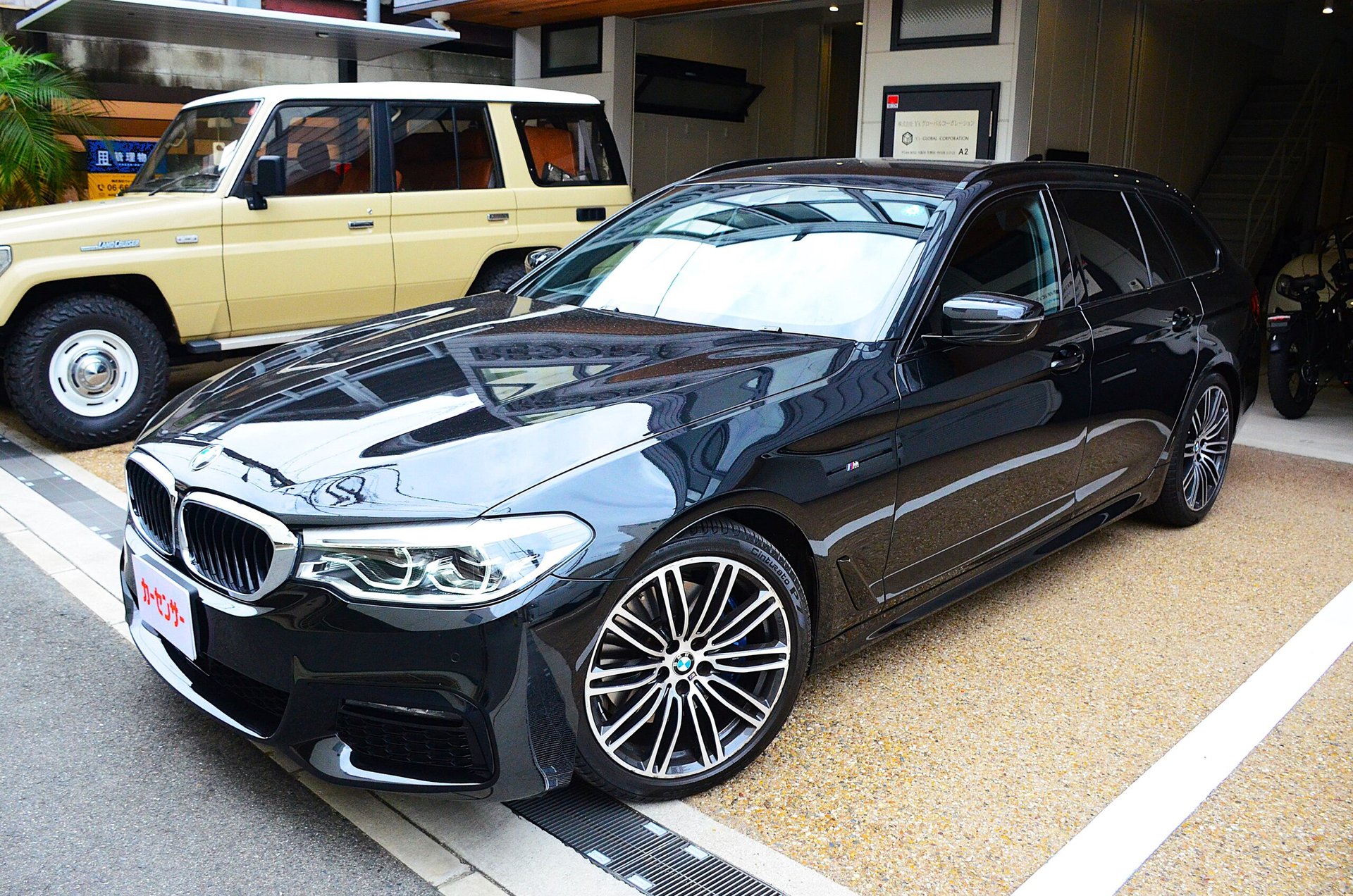 BMW 5 SERIES TOURING - View 1