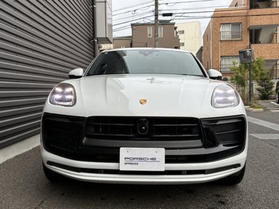 PORSCHE MACAN - 2