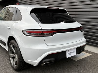 PORSCHE MACAN - 4