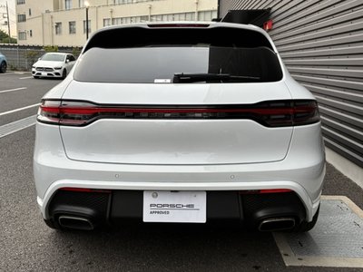 PORSCHE MACAN - 5