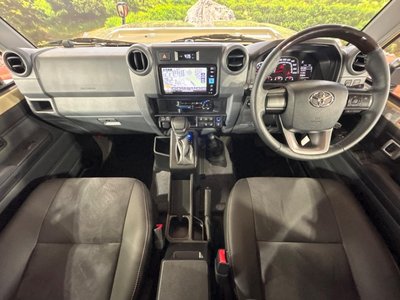 TOYOTA LAND CRUISER 70 - 2