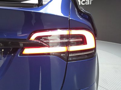 2023 Tesla MODEL X — миниатюра 11