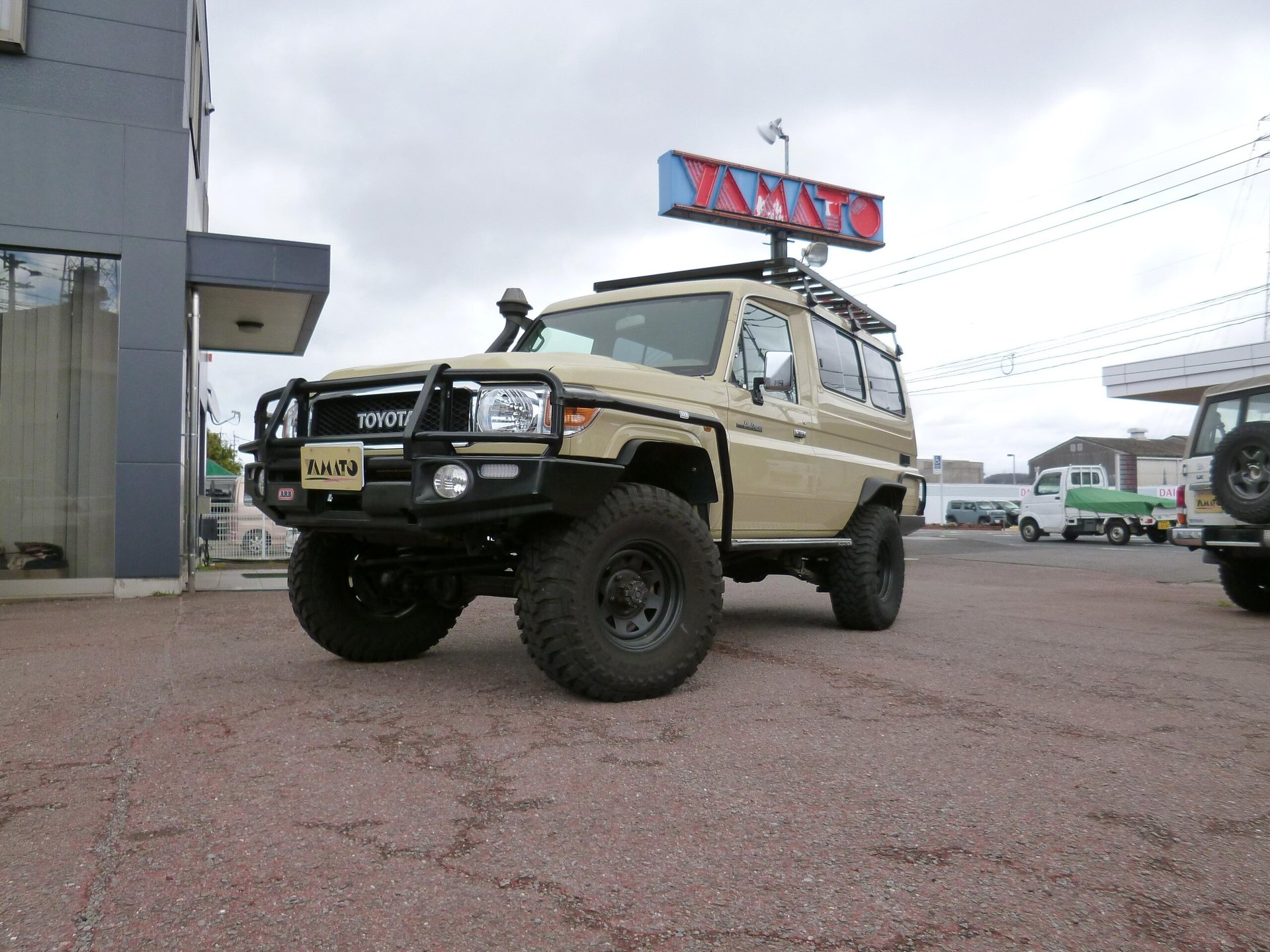 TOYOTA LAND CRUISER 70 - View 1