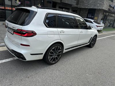 2025 BMW X7 照片 2