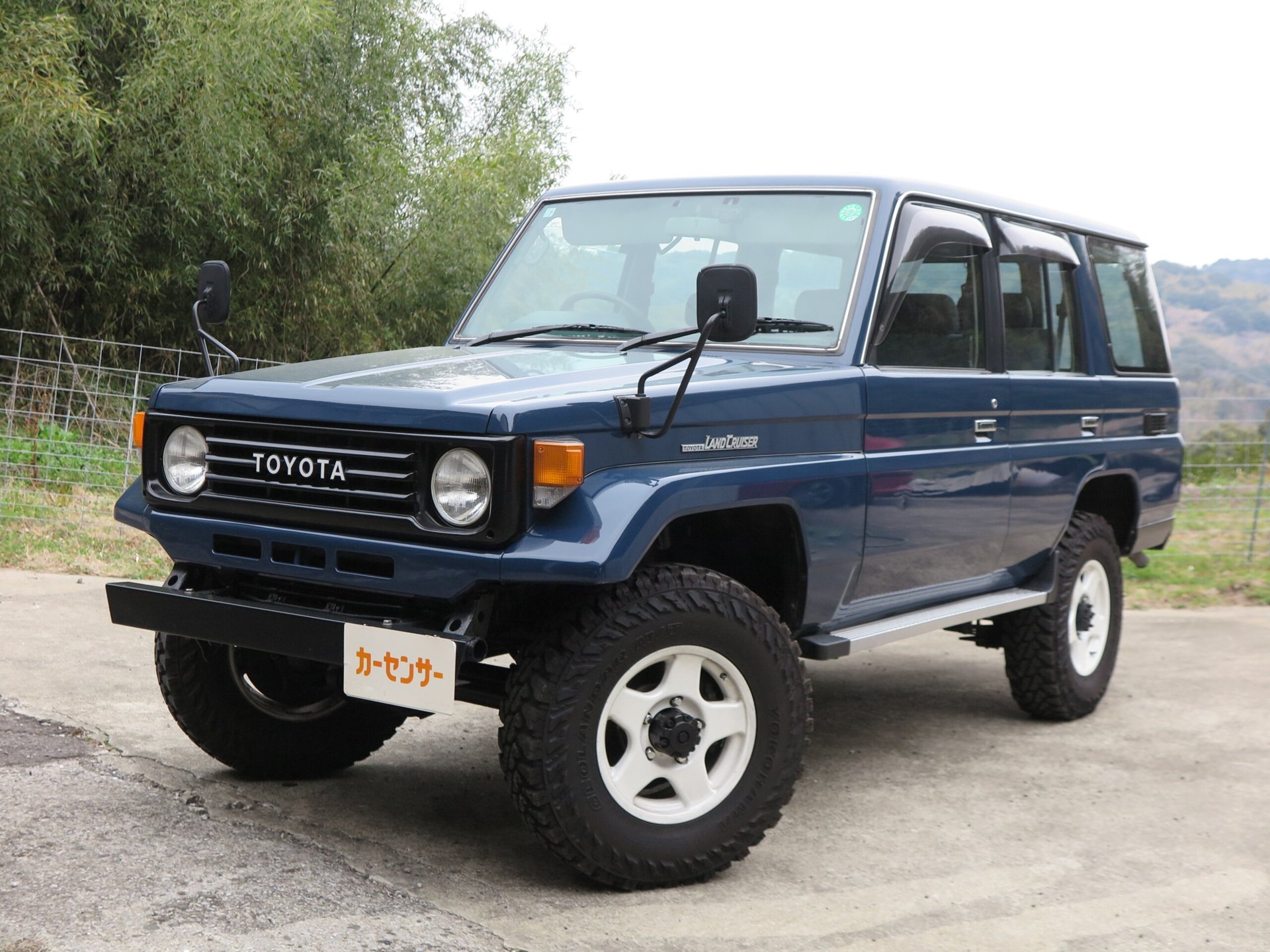 TOYOTA LAND CRUISER 70 - View 1