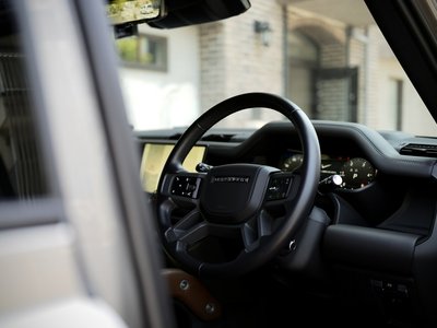 LAND ROVER DEFENDER - 3