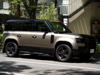 LAND ROVER DEFENDER - 1