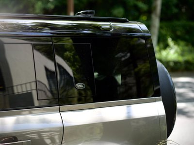 LAND ROVER DEFENDER - 6