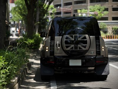 LAND ROVER DEFENDER - 2