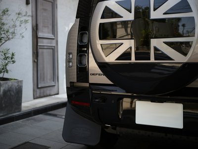 LAND ROVER DEFENDER - 7