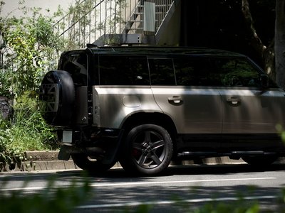 LAND ROVER DEFENDER - 8