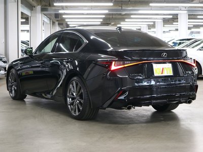 2021 Lexus IS — миниатюра 11