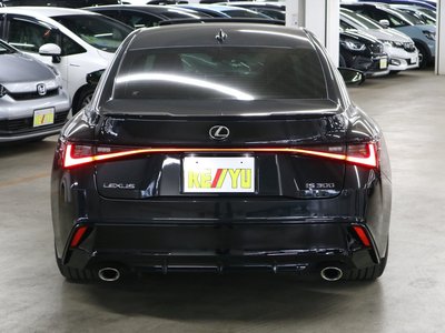 LEXUS IS - 10
