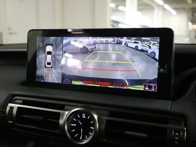 2021 Lexus IS — миниатюра 25